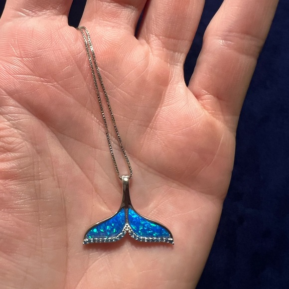 Sterling silver whale tail necklace - Picture 3 of 9